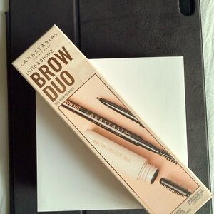 Anastasia Beverly Hills Brow Duo in Beige and Black